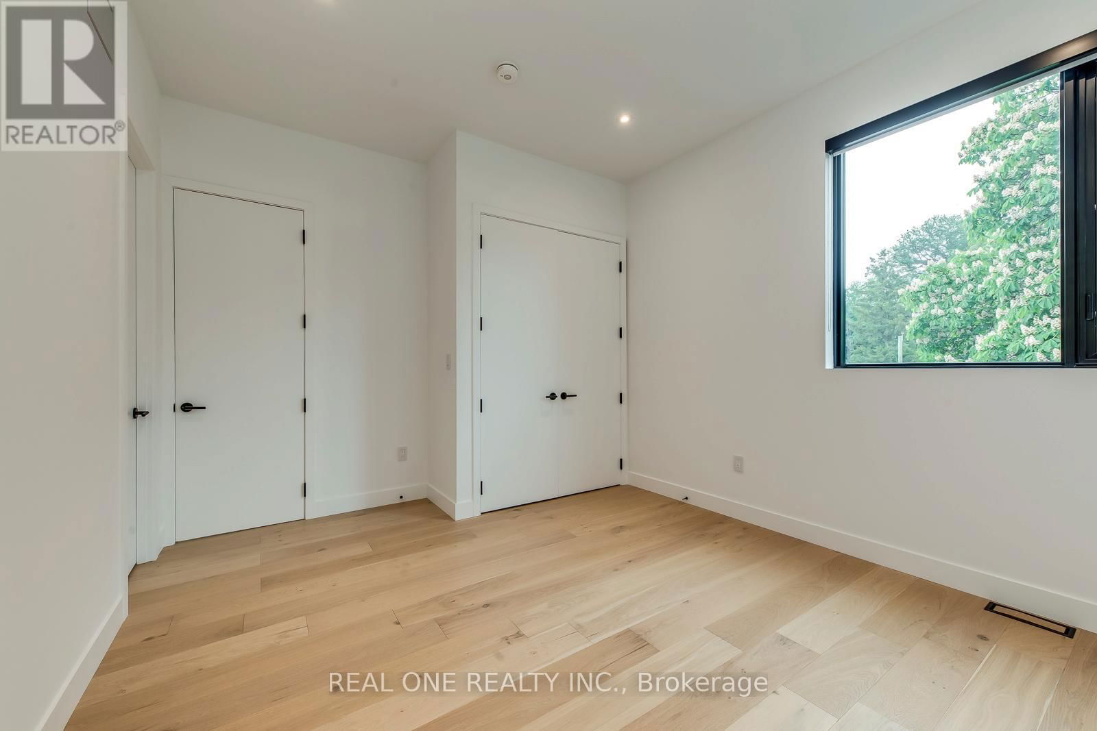 1405 ACTON CRESCENT Image 32