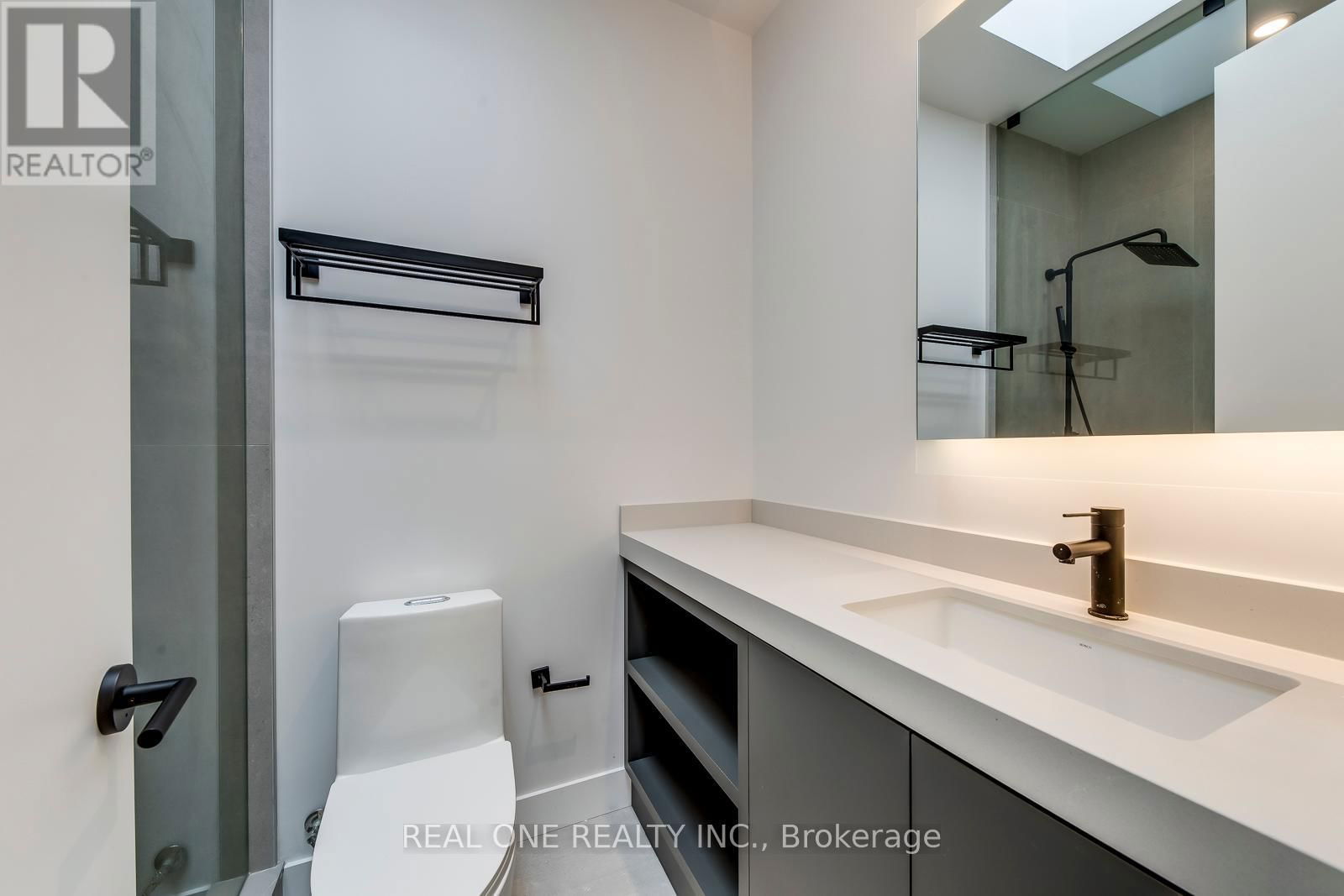 1405 ACTON CRESCENT Image 33