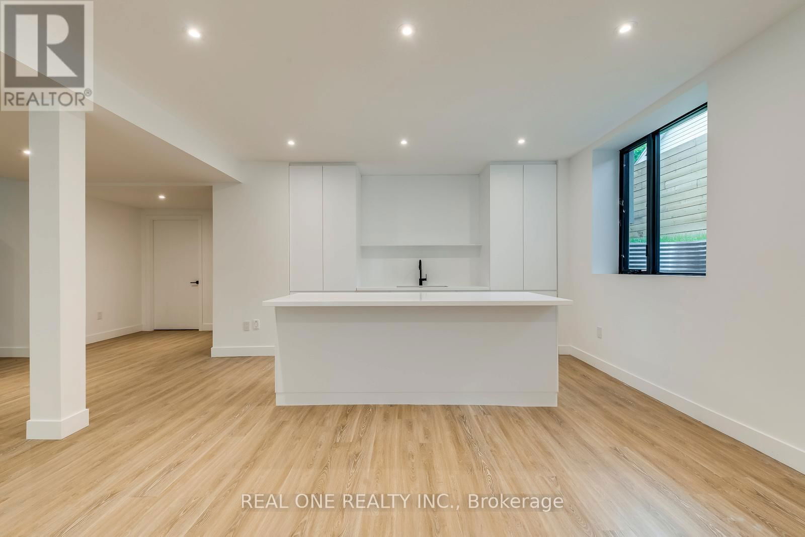 1405 ACTON CRESCENT Image 40