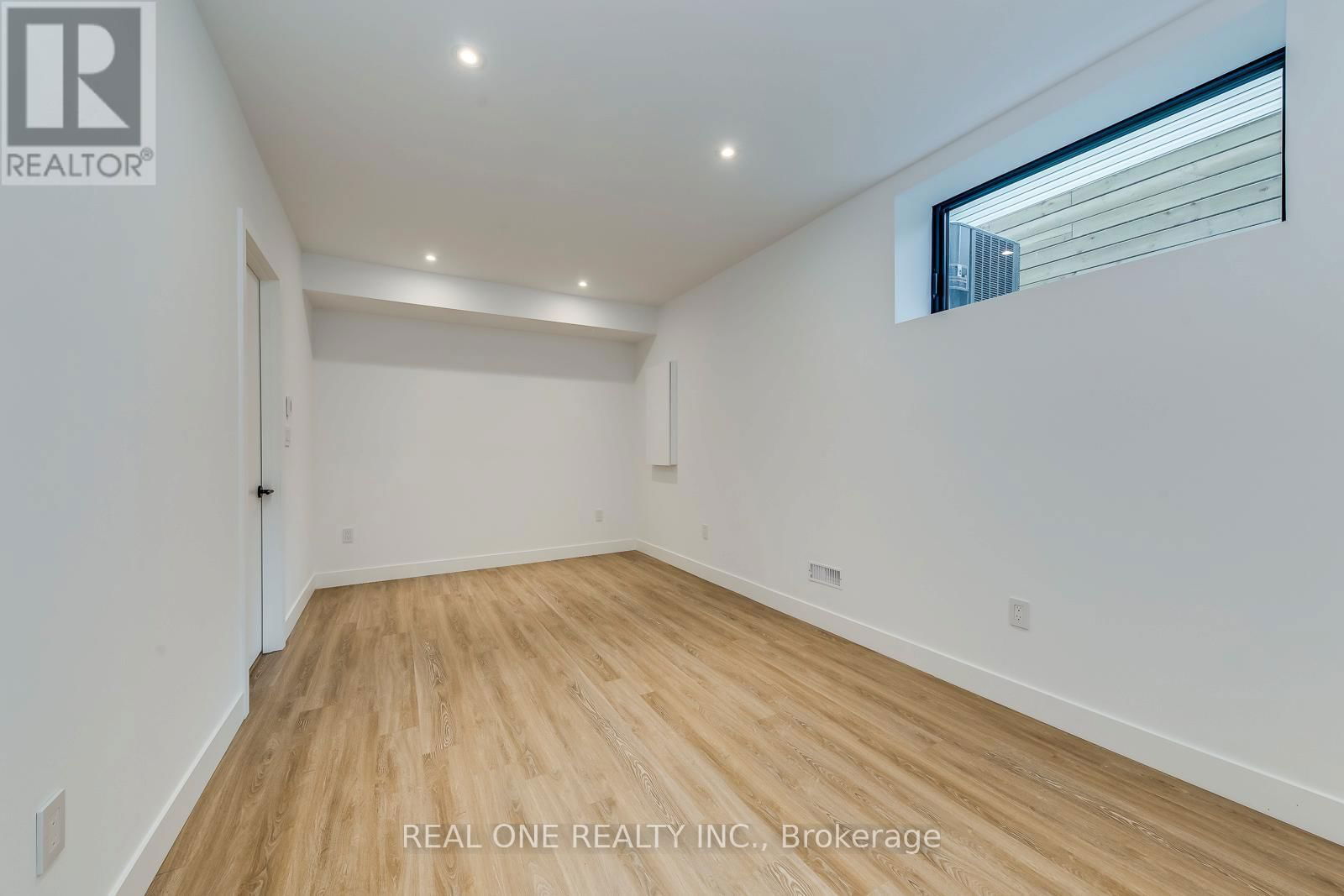 1405 ACTON CRESCENT Image 46