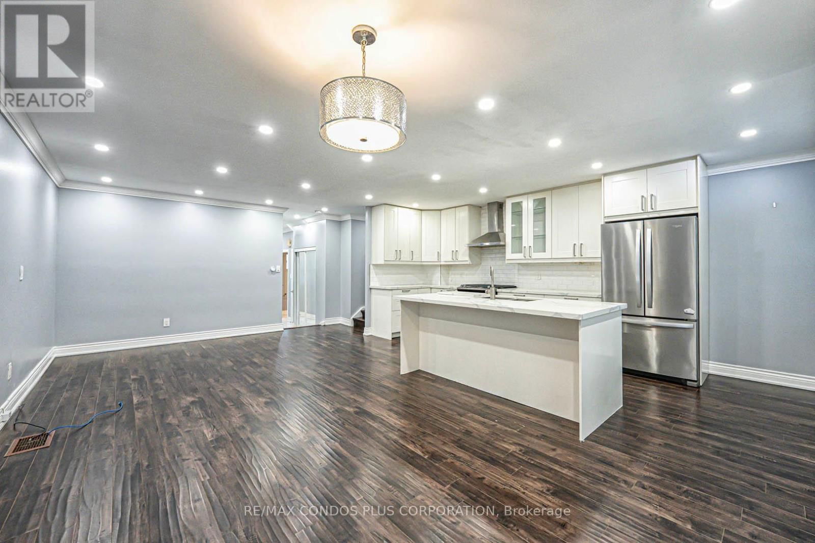 31 - 525 MEADOWS BOULEVARD Image 10
