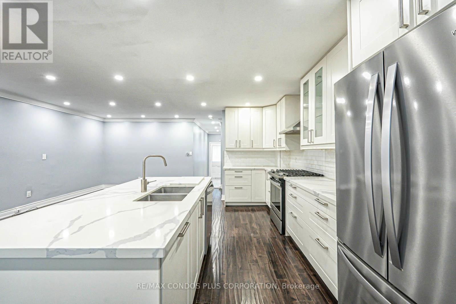 31 - 525 MEADOWS BOULEVARD Image 12