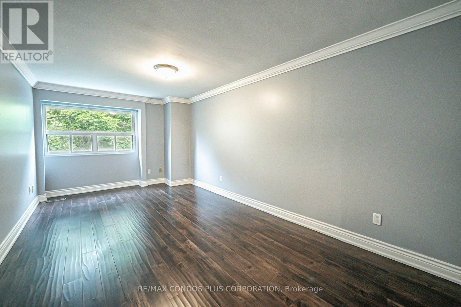 31 - 525 MEADOWS BOULEVARD Image 18