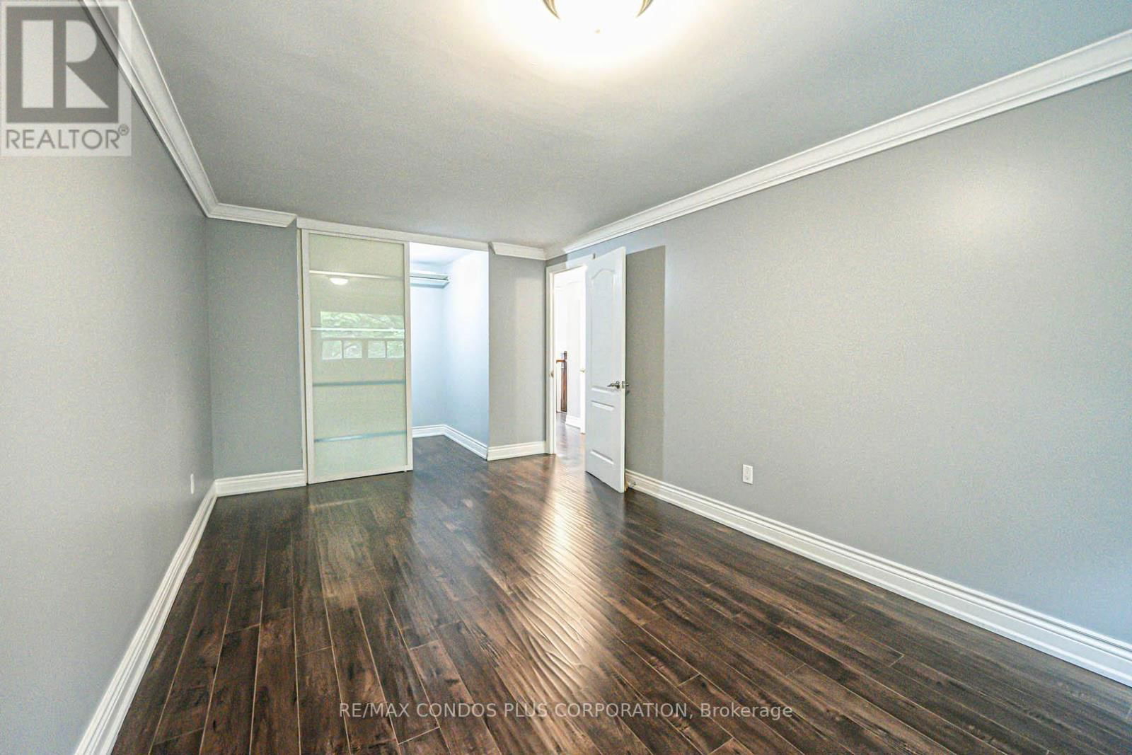 31 - 525 MEADOWS BOULEVARD Image 19
