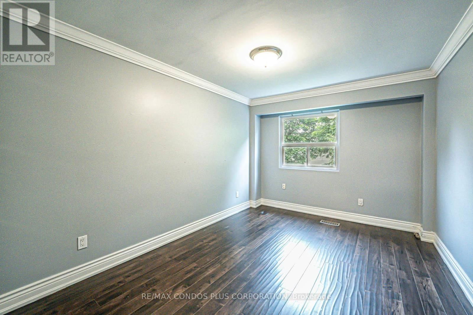 31 - 525 MEADOWS BOULEVARD Image 21