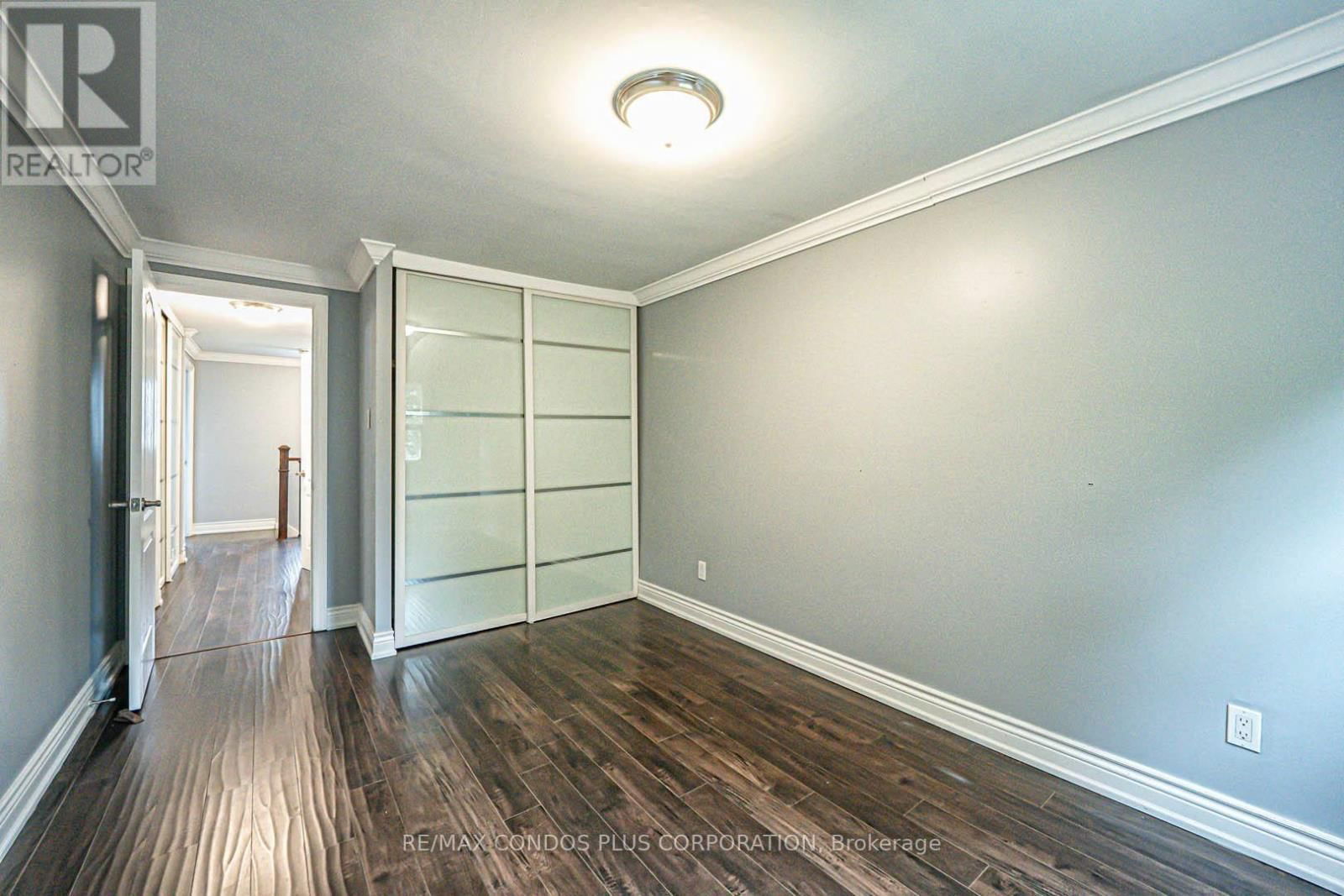 31 - 525 MEADOWS BOULEVARD Image 22