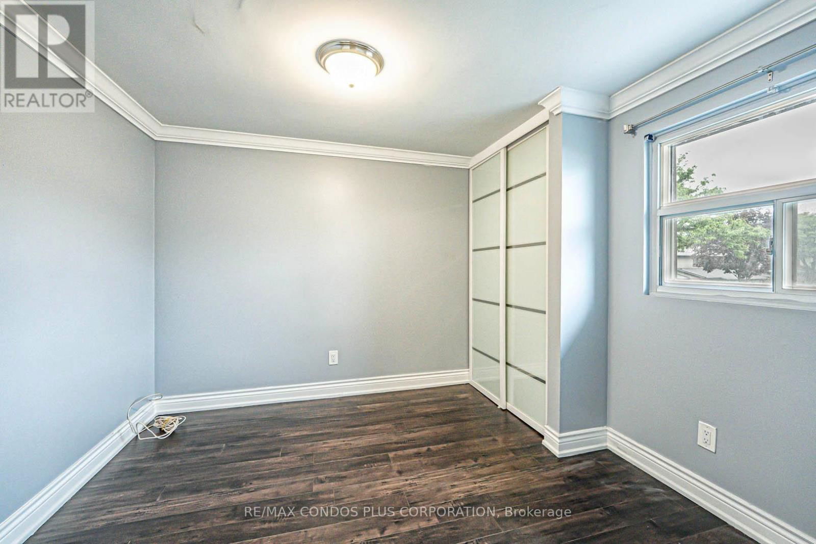 31 - 525 MEADOWS BOULEVARD Image 23