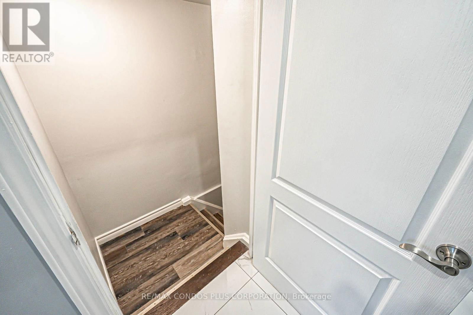 31 - 525 MEADOWS BOULEVARD Image 26