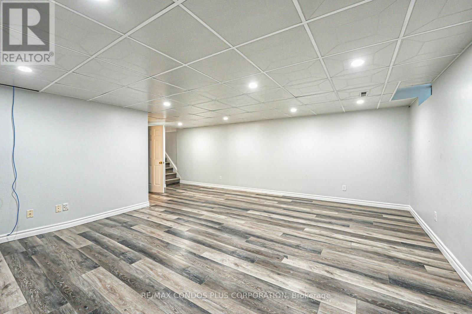 31 - 525 MEADOWS BOULEVARD Image 29