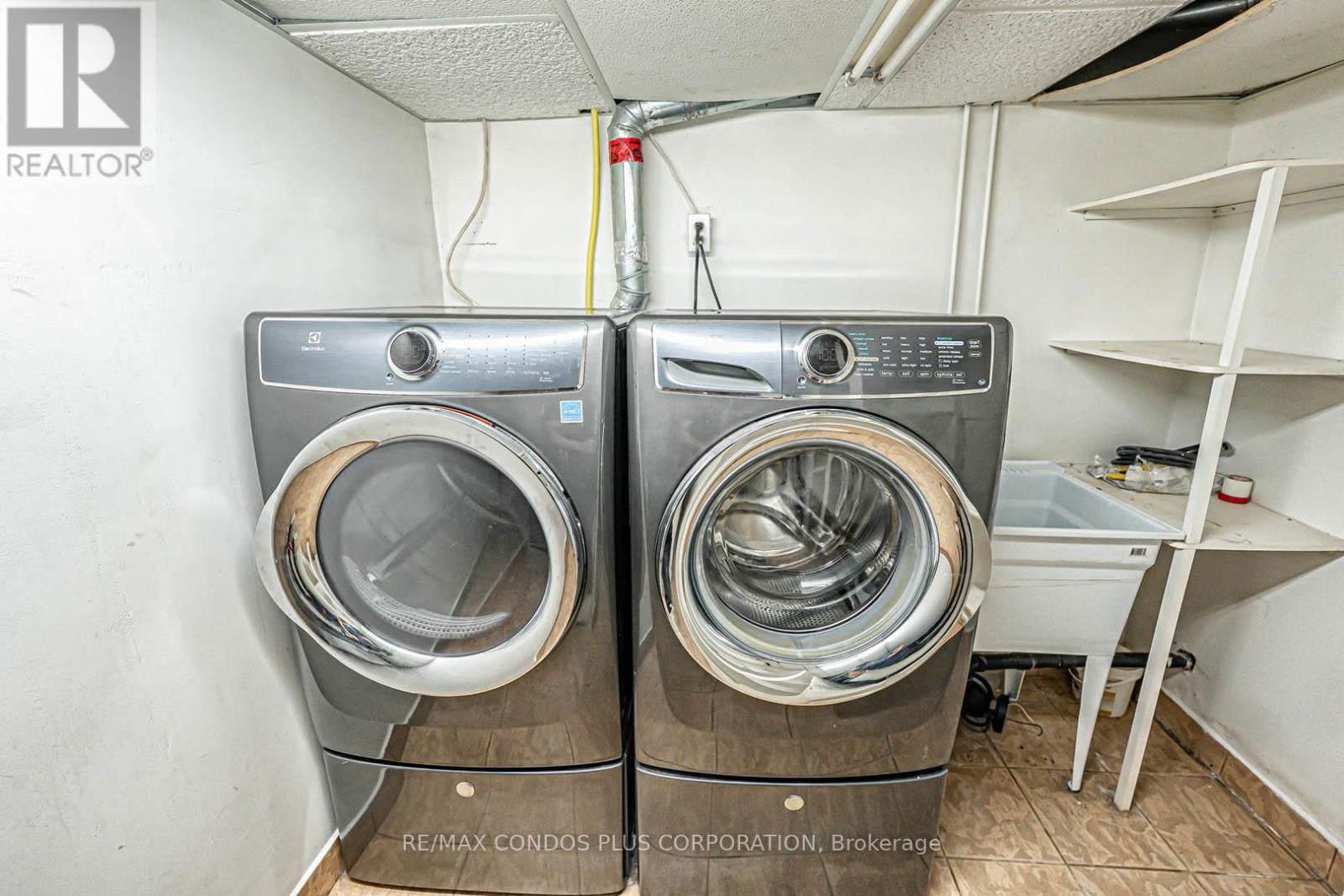 31 - 525 MEADOWS BOULEVARD Image 31