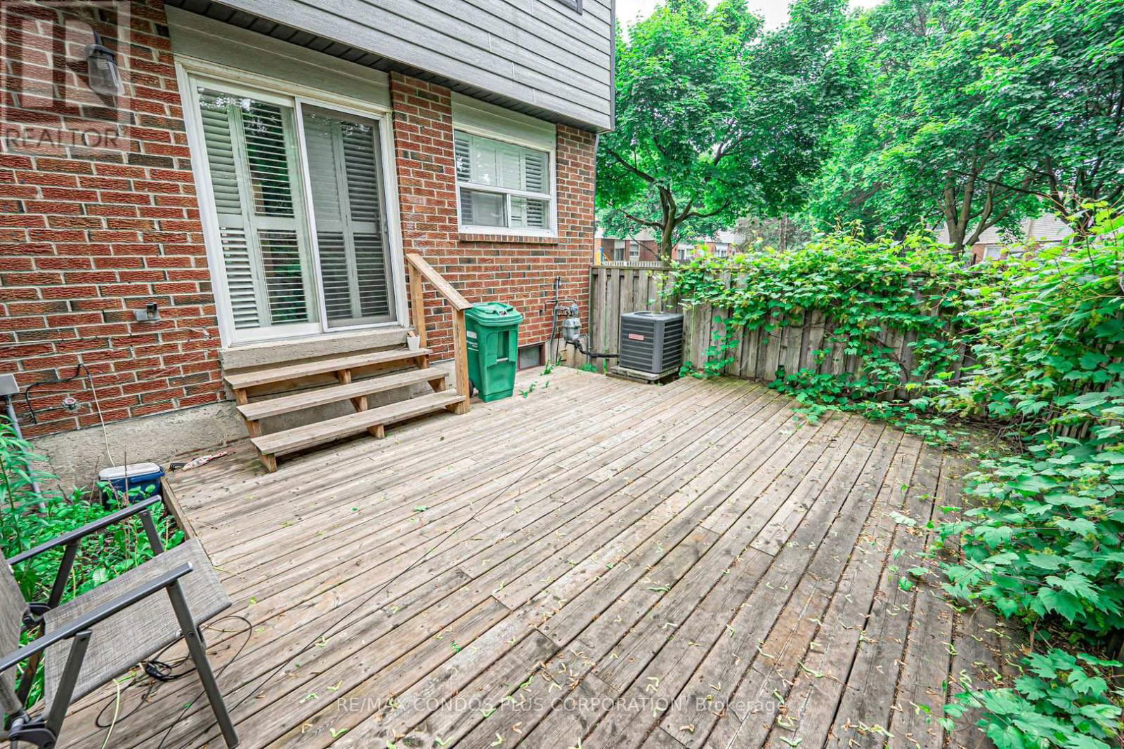 31 - 525 MEADOWS BOULEVARD Image 34