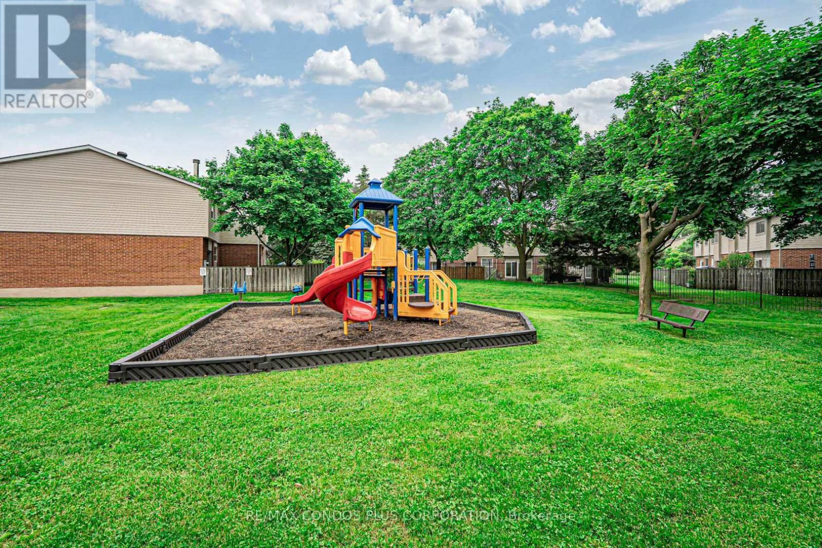 31 - 525 MEADOWS BOULEVARD Image 36