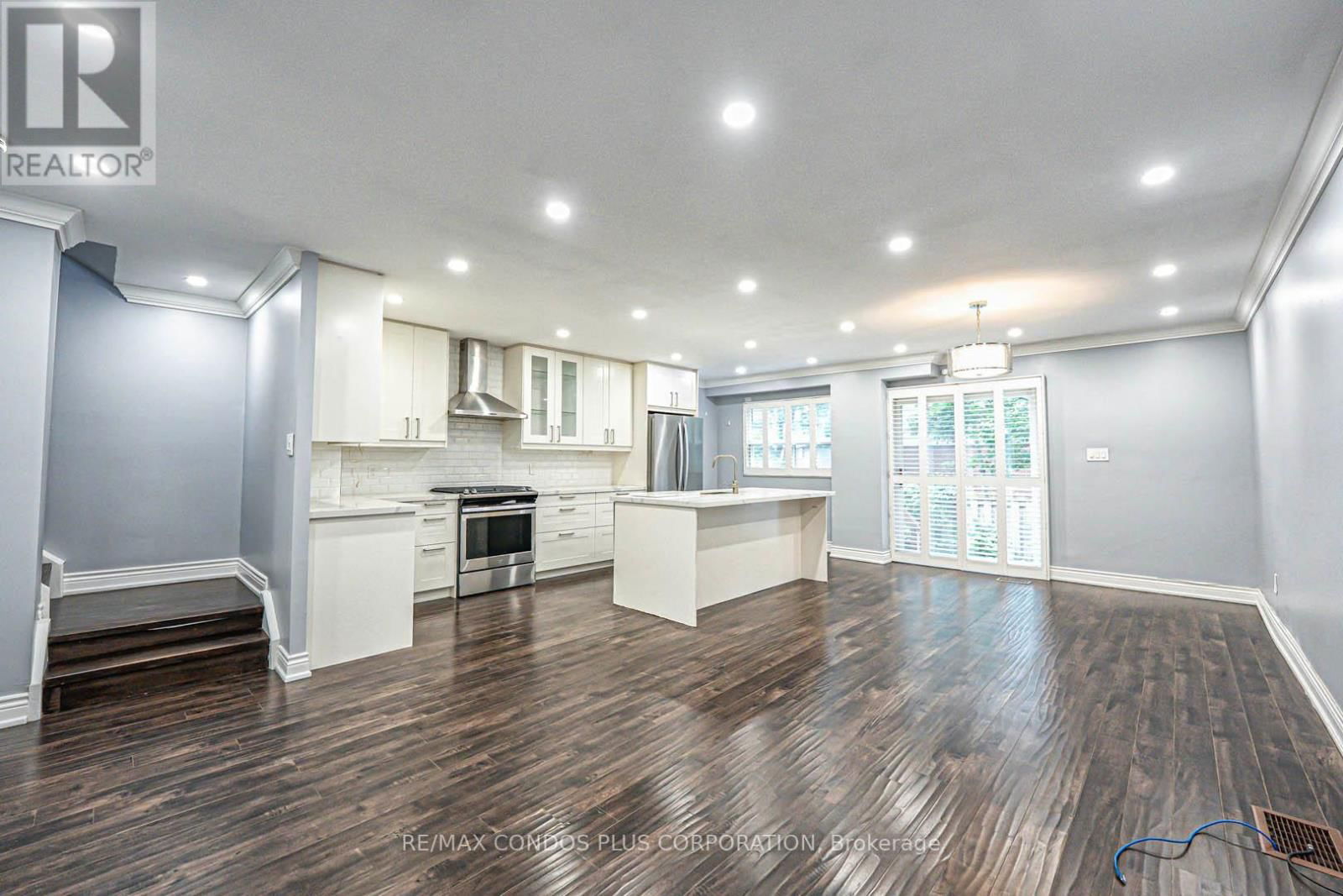 31 - 525 MEADOWS BOULEVARD Image 7