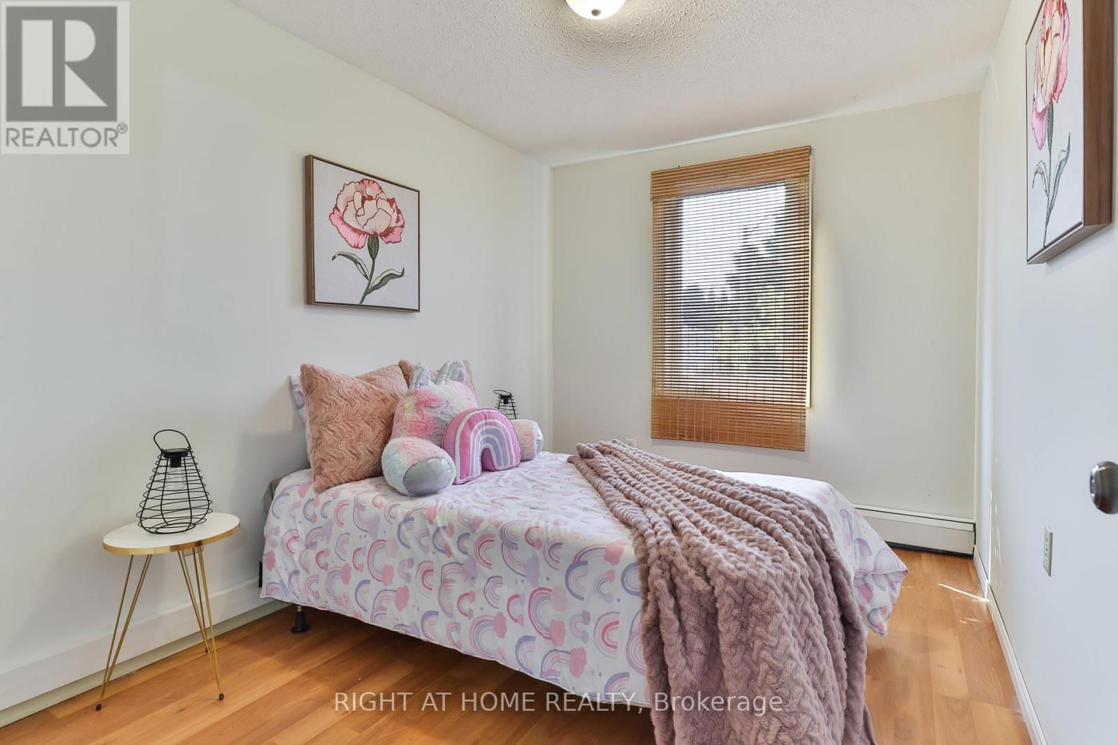 12 HILL STREET Image 23