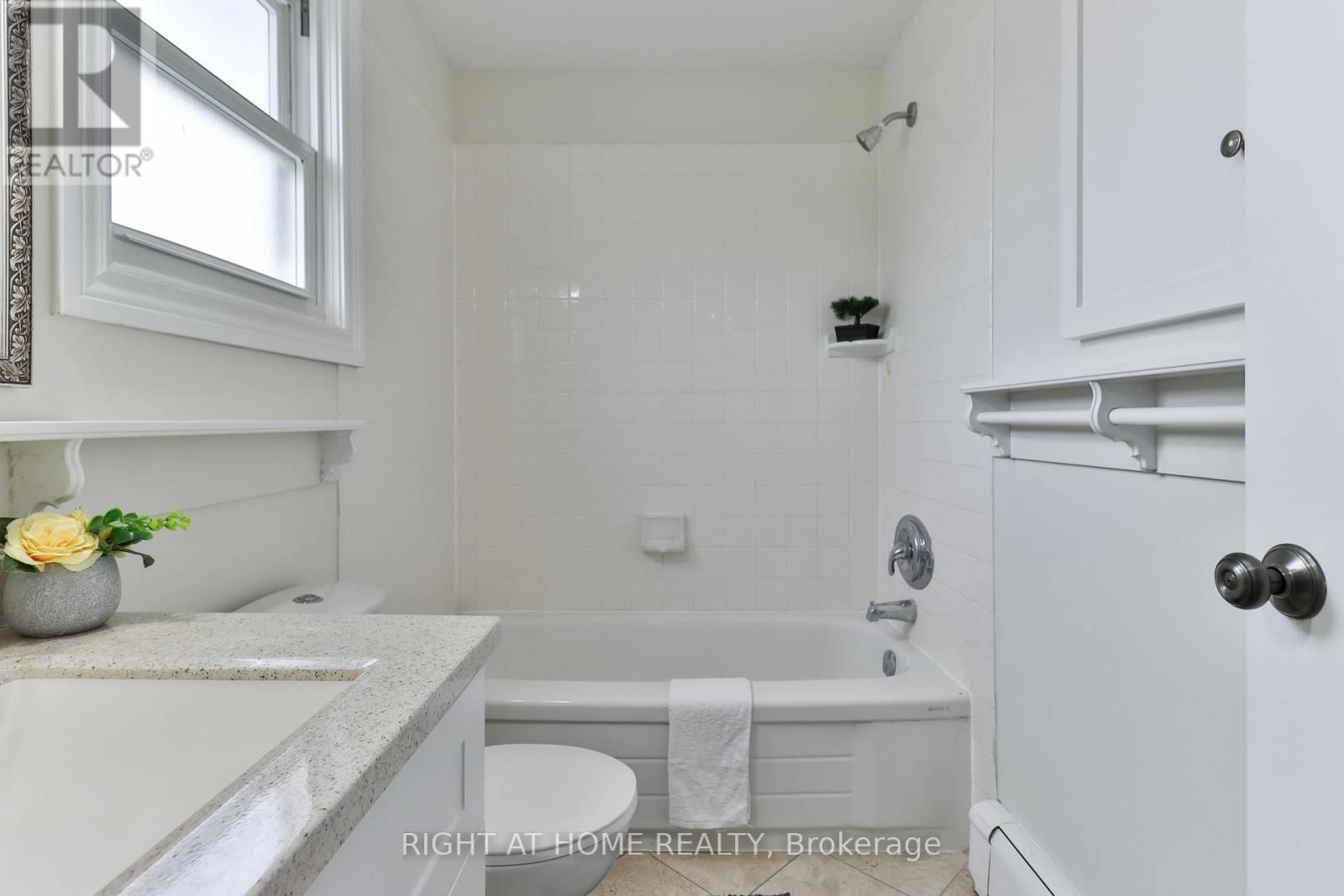 12 HILL STREET Image 26