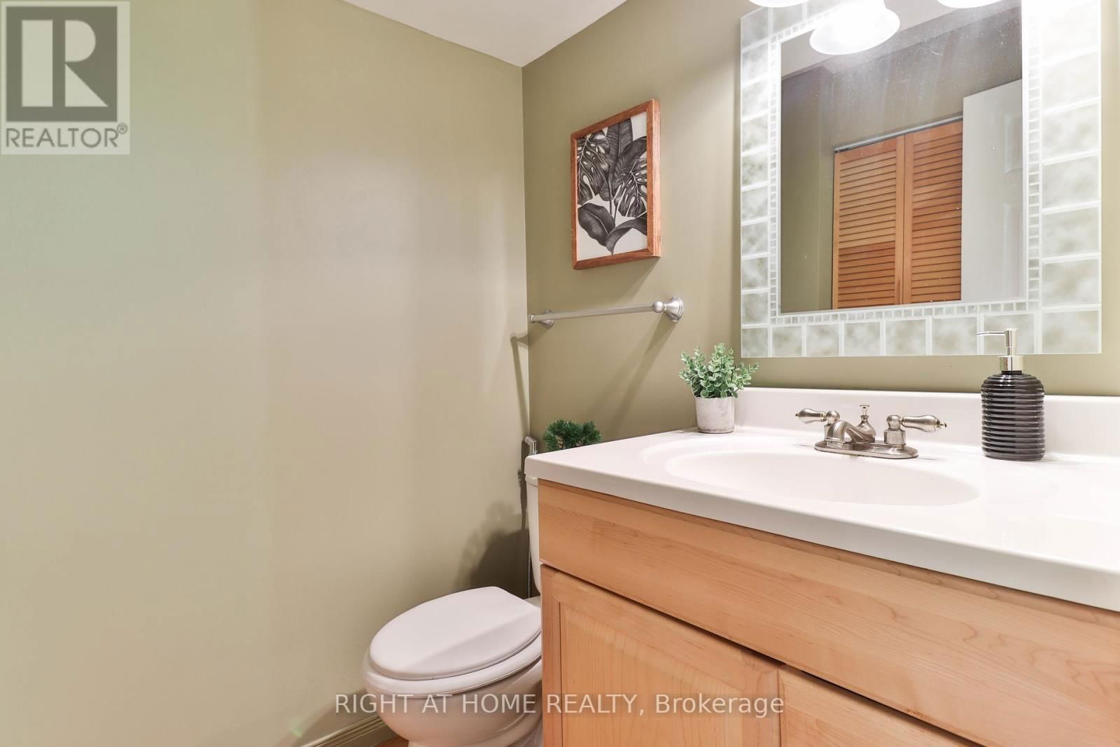 12 HILL STREET Image 32