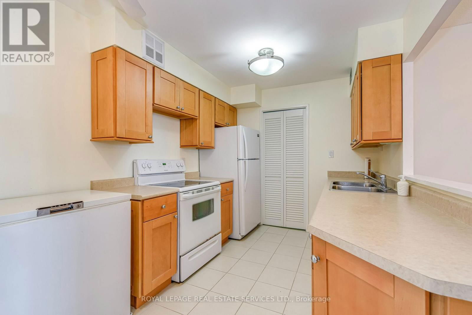 2111 - 3605 KARIYA DRIVE Image 11