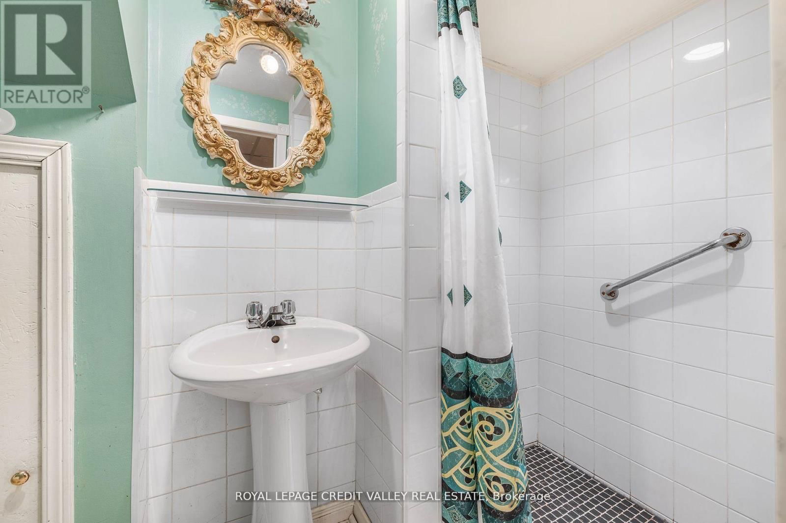 82 TERRA COTTA CRESCENT Image 33