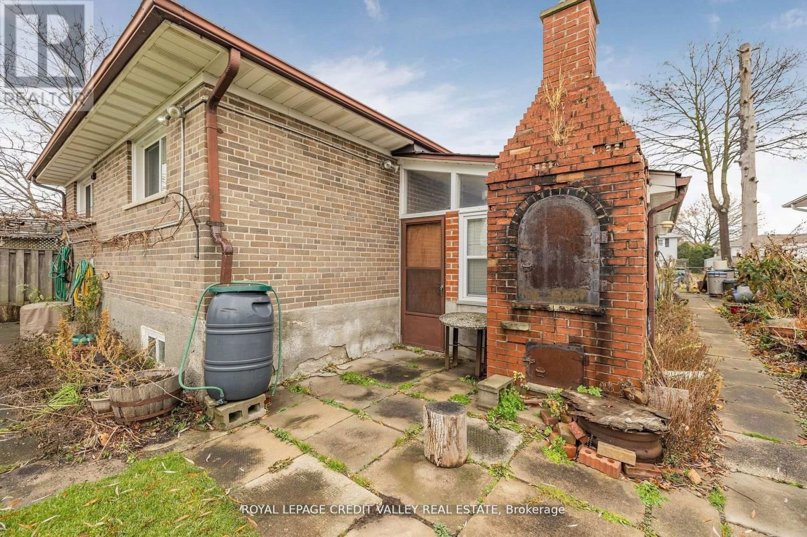 82 TERRA COTTA CRESCENT Image 36