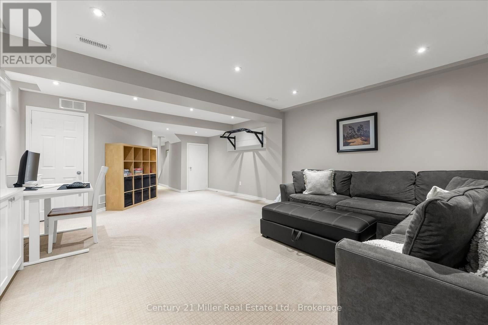 2426 FELHABER CRESCENT Image 32