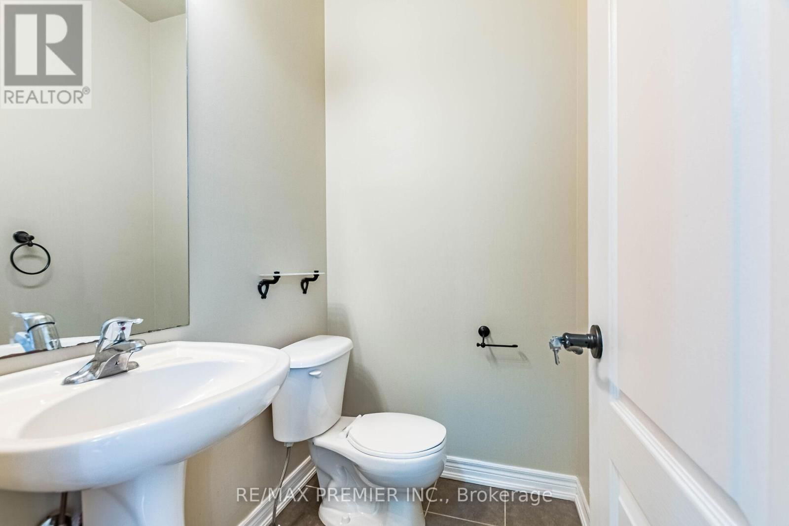595 GRANT WAY Image 10
