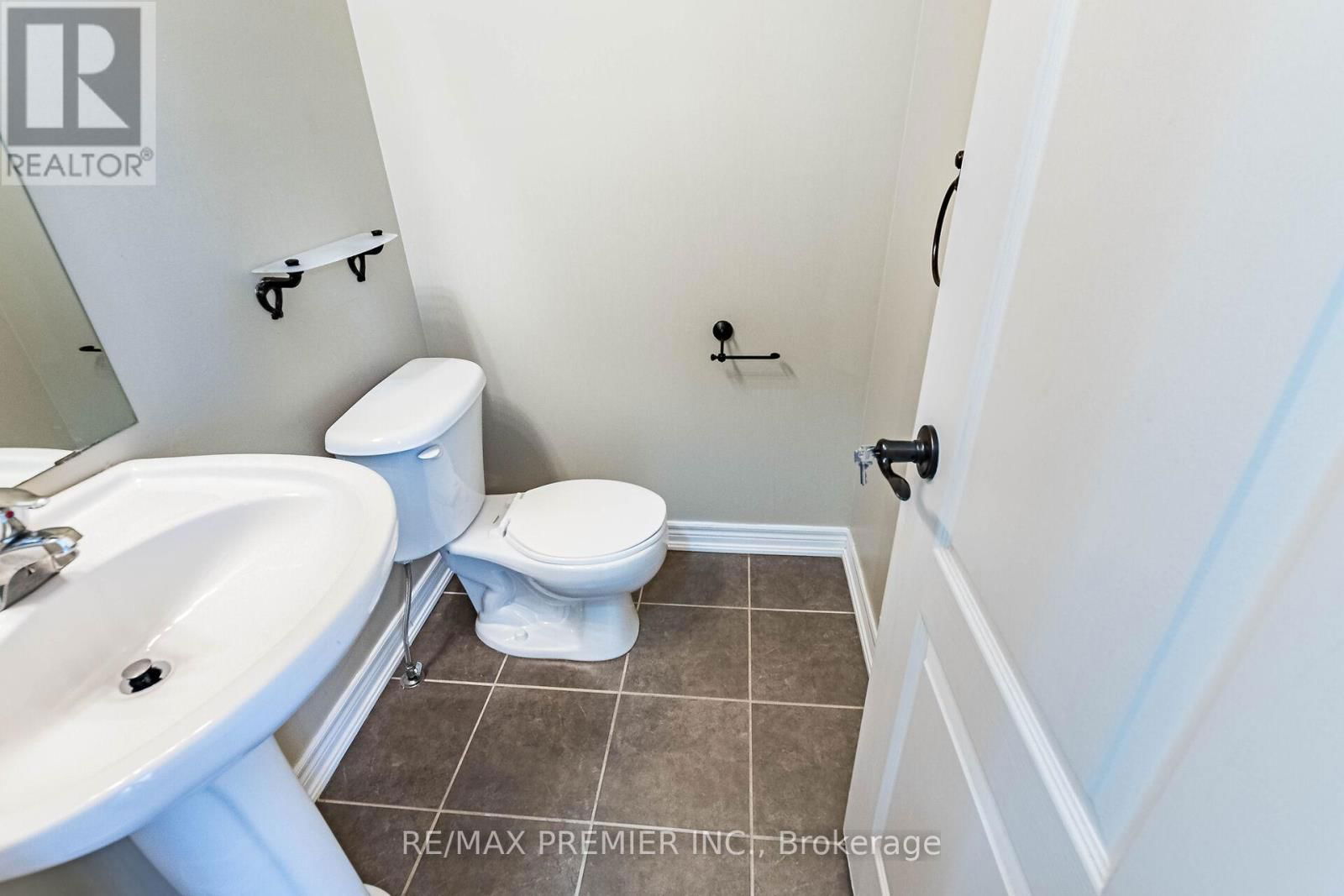595 GRANT WAY Image 11