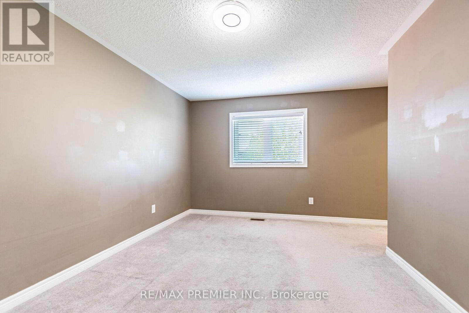 595 GRANT WAY Image 12