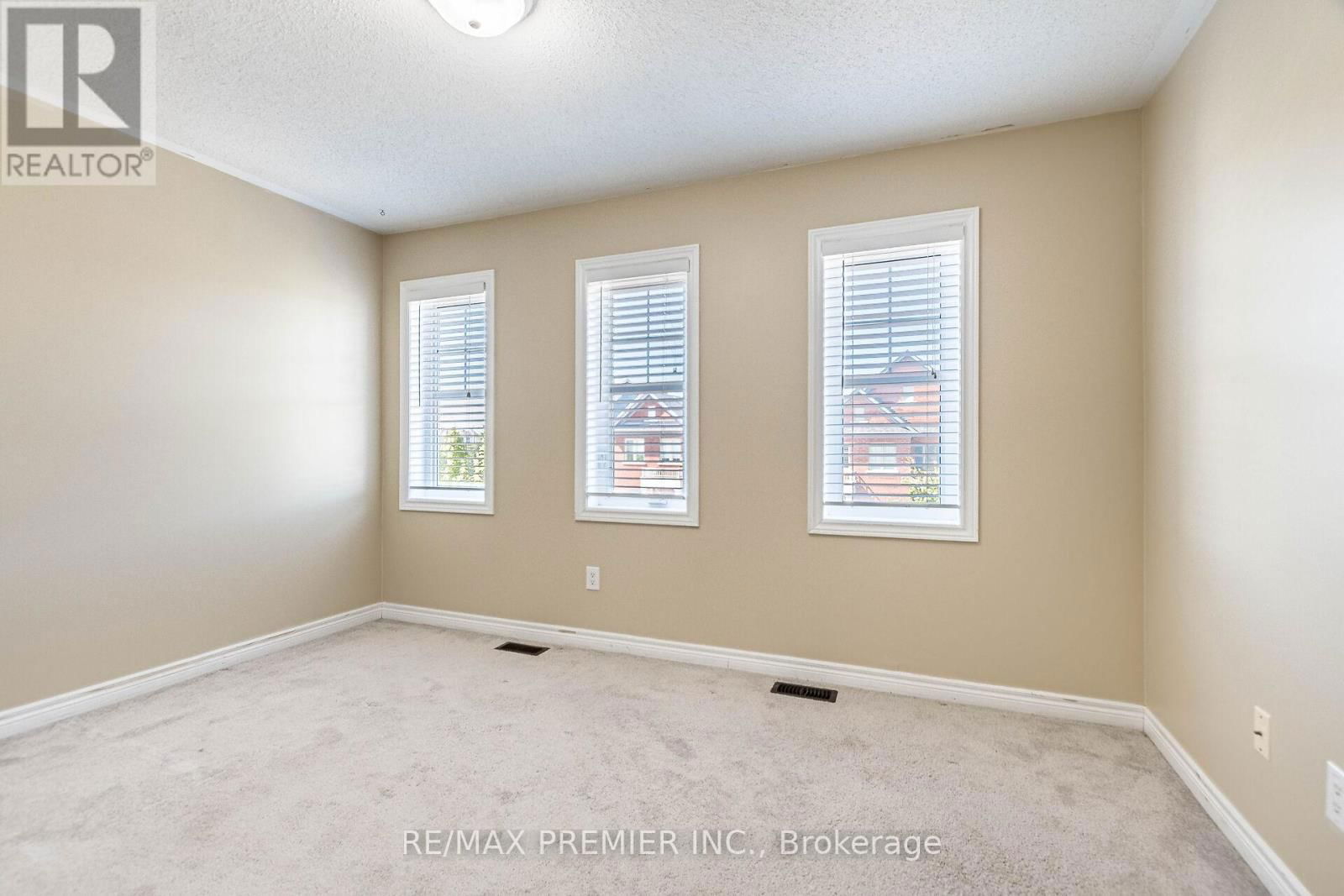 595 GRANT WAY Image 16