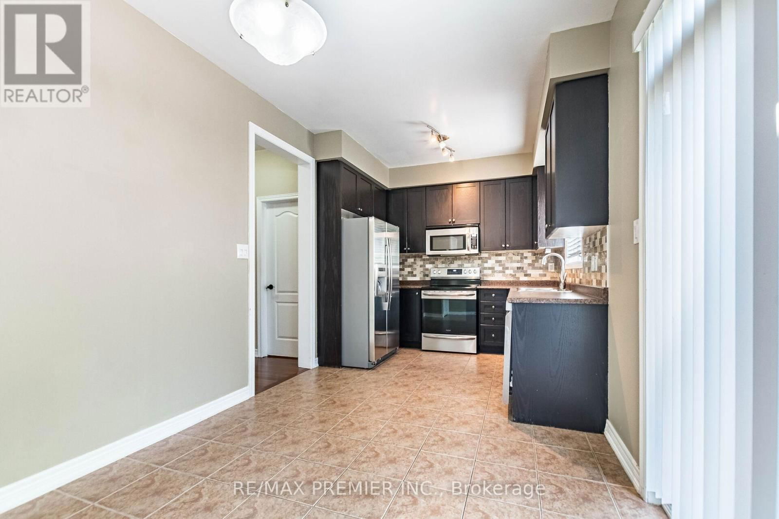 595 GRANT WAY Image 5