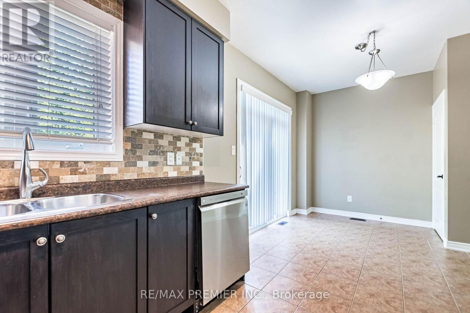 595 GRANT WAY Image 8