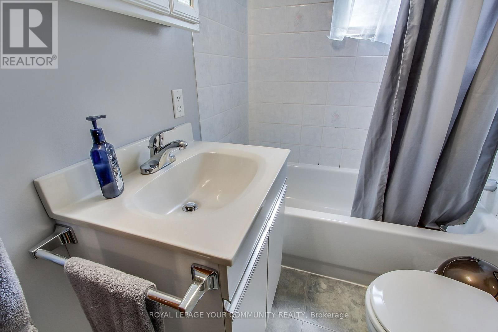 92 ELLWOOD DRIVE Image 34