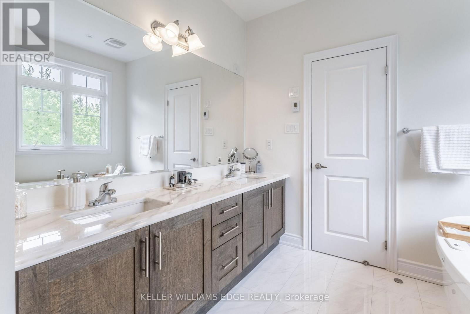 64 ELYSIAN FIELDS CIRCLE Image 25