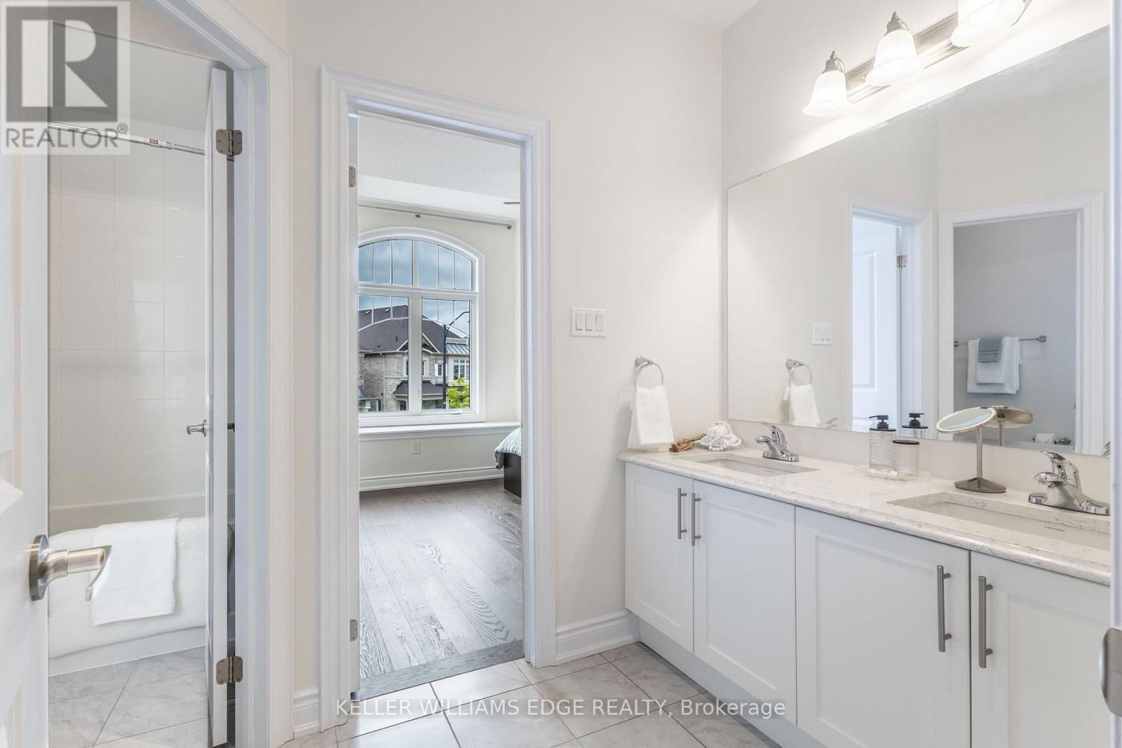 64 ELYSIAN FIELDS CIRCLE Image 30