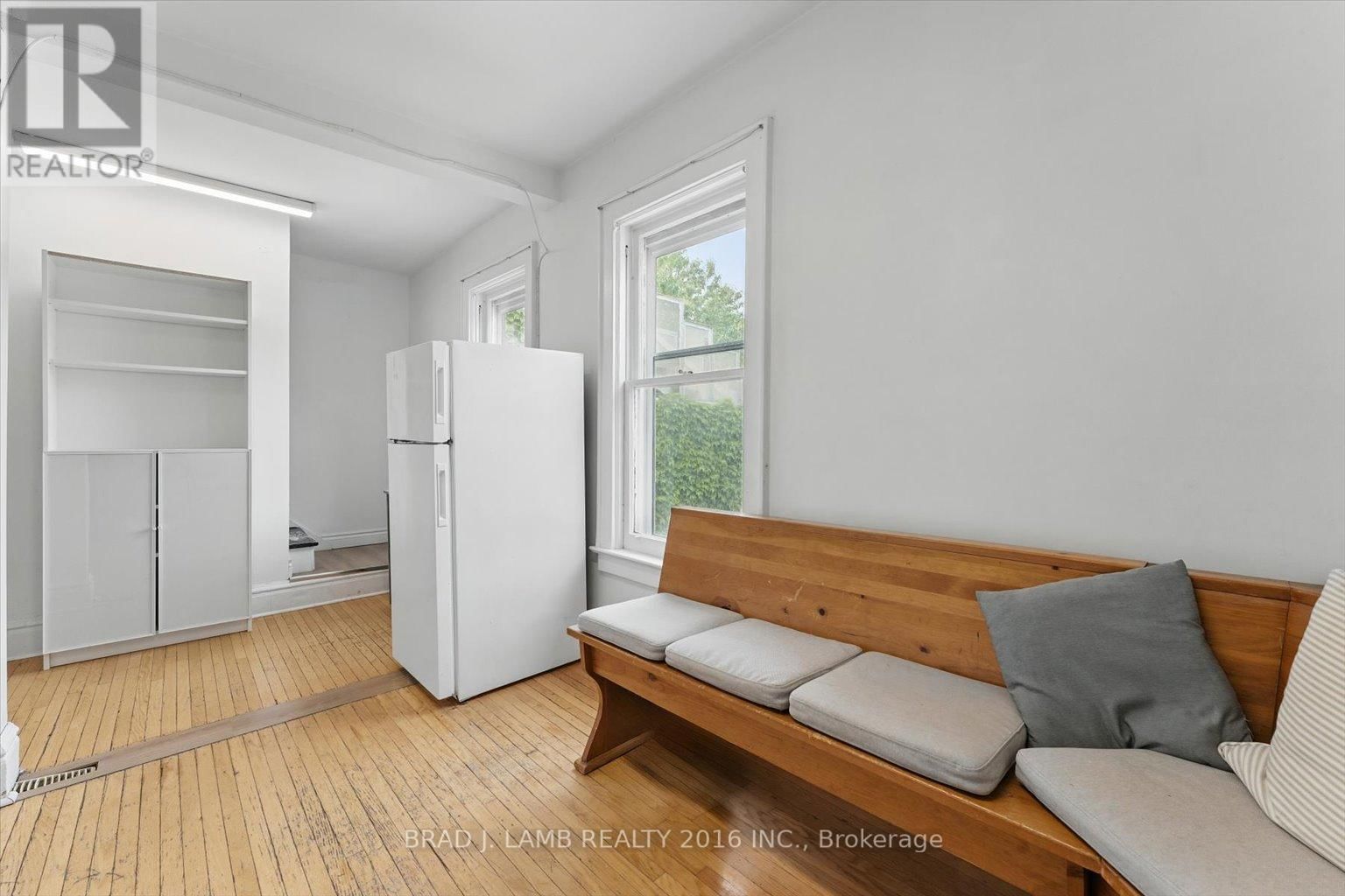 Upper - 2257 DUNDAS STREET WEST Image 3