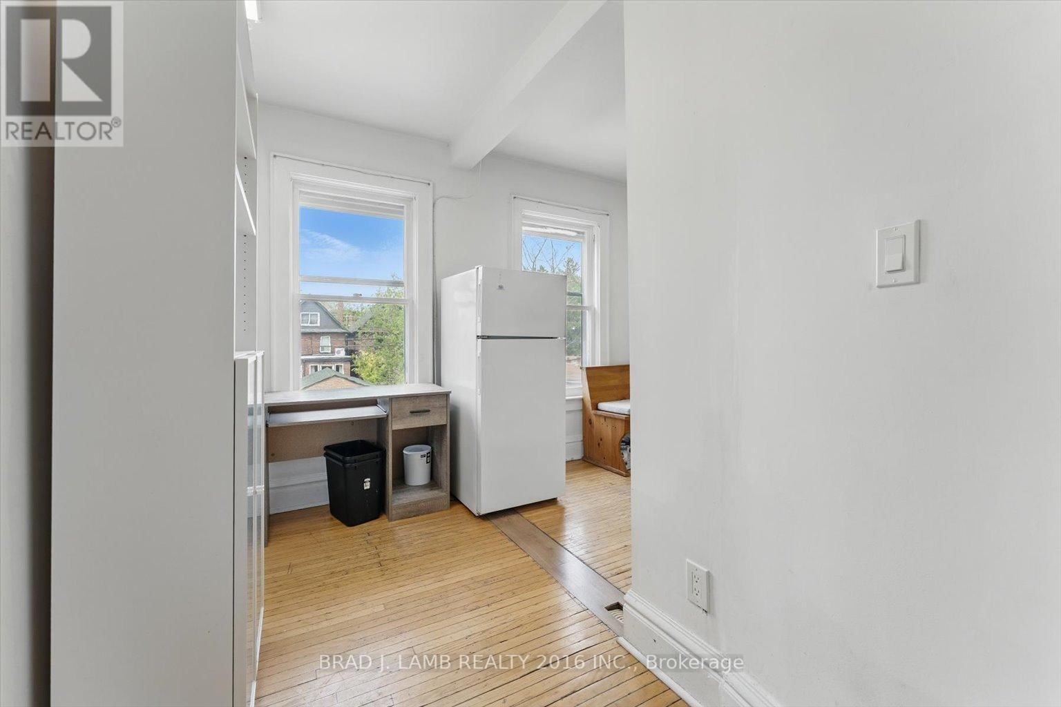 Upper - 2257 DUNDAS STREET WEST Image 6
