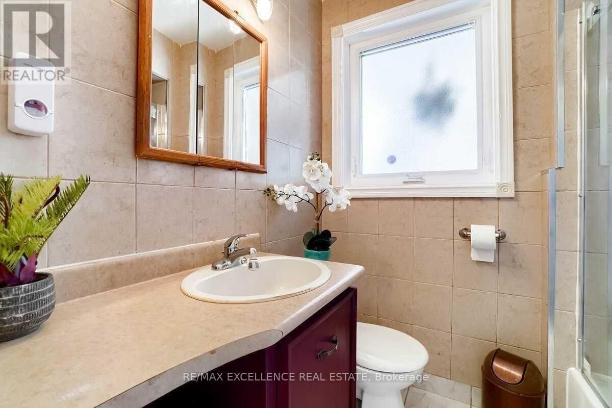 1312 DAIMLER ROAD Image 17