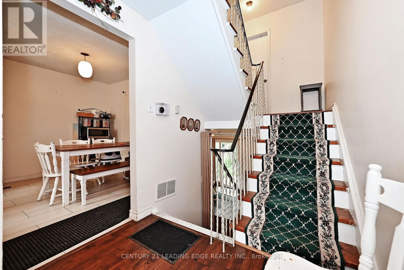 60 - 2016 MARTIN GROVE ROAD Image 13