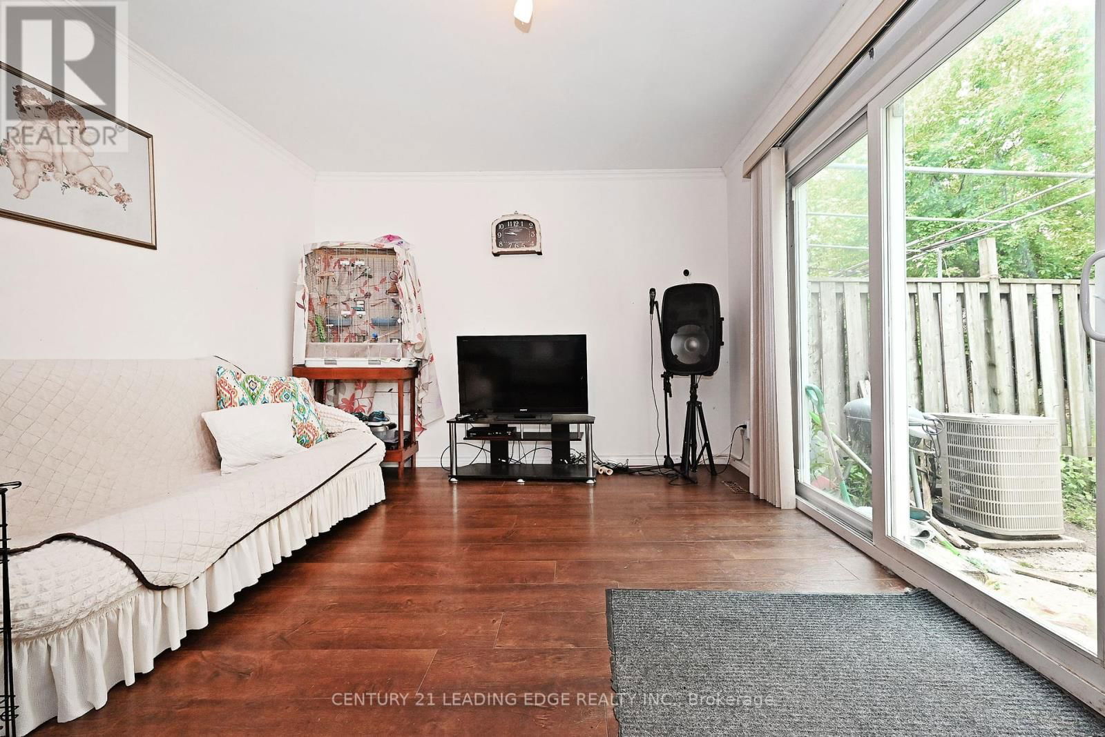 60 - 2016 MARTIN GROVE ROAD Image 15