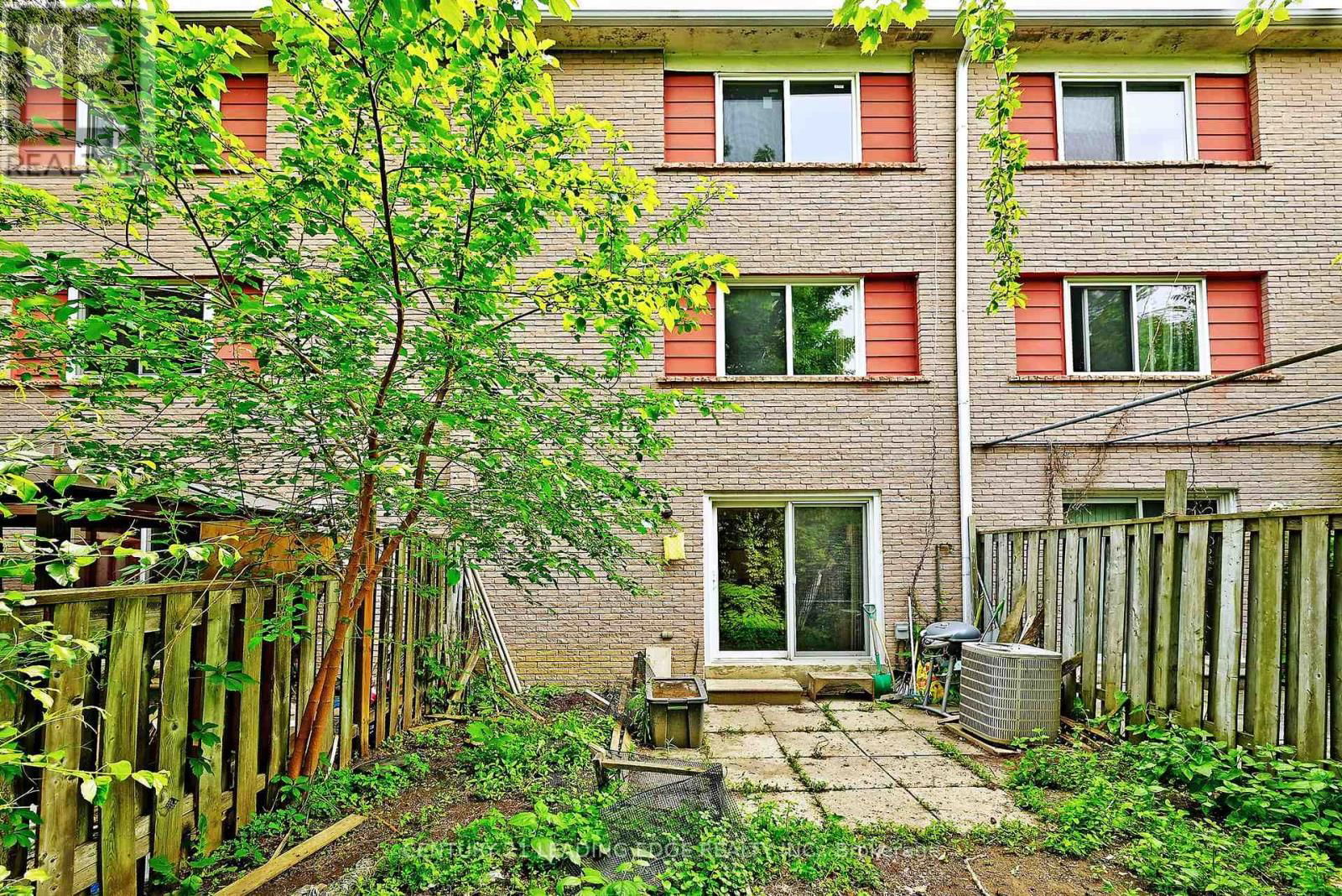 60 - 2016 MARTIN GROVE ROAD Image 17