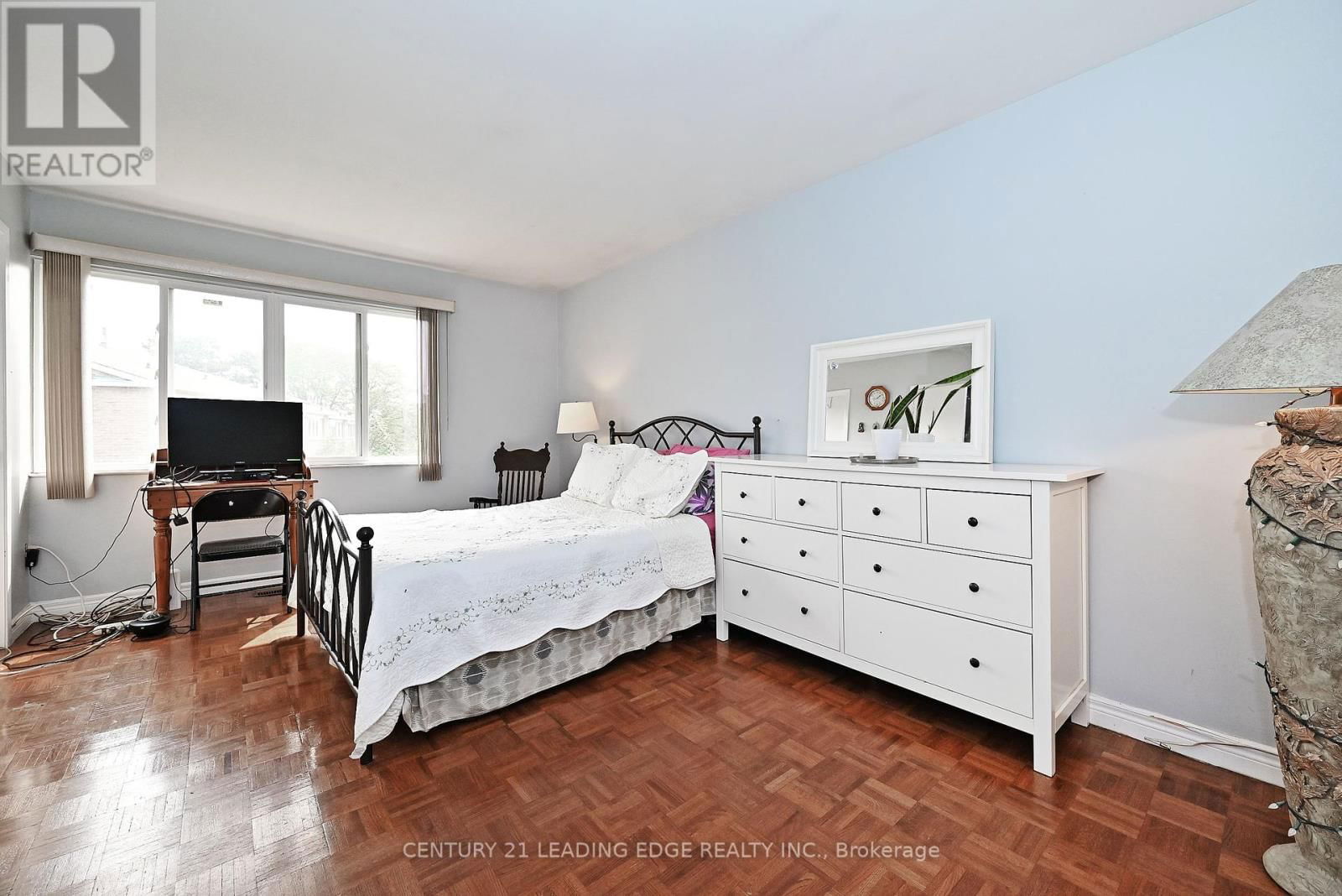 60 - 2016 MARTIN GROVE ROAD Image 20