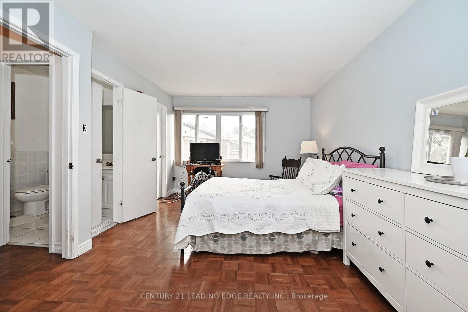 60 - 2016 MARTIN GROVE ROAD Image 21