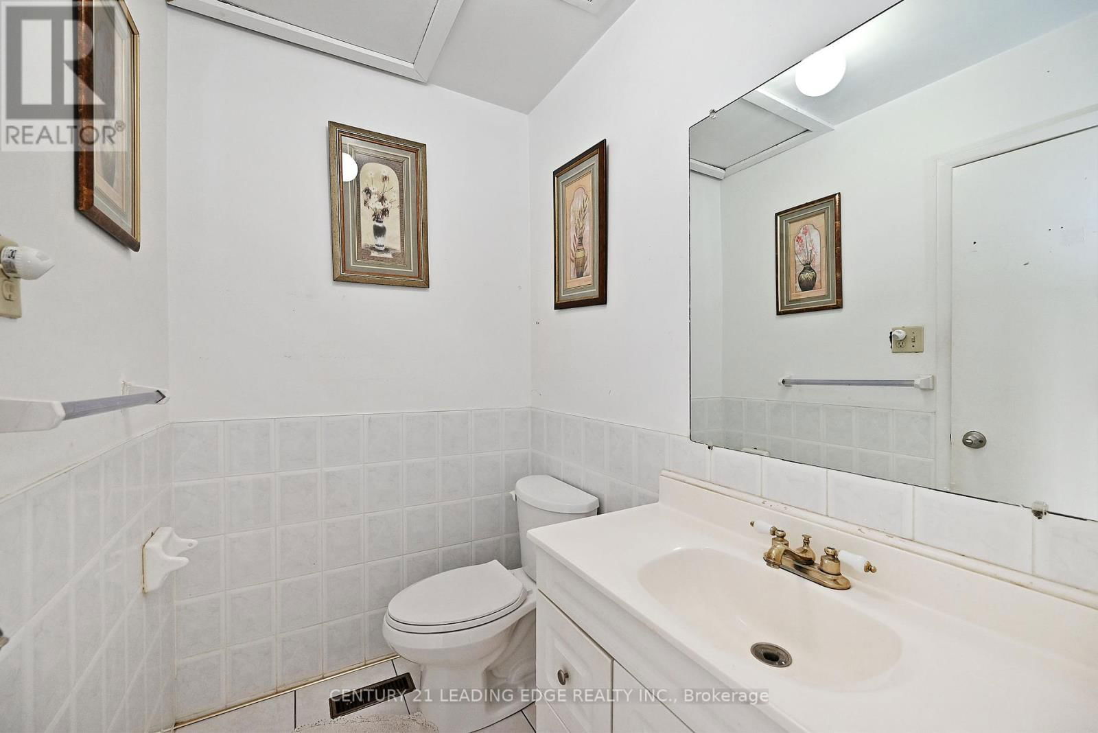 60 - 2016 MARTIN GROVE ROAD Image 23