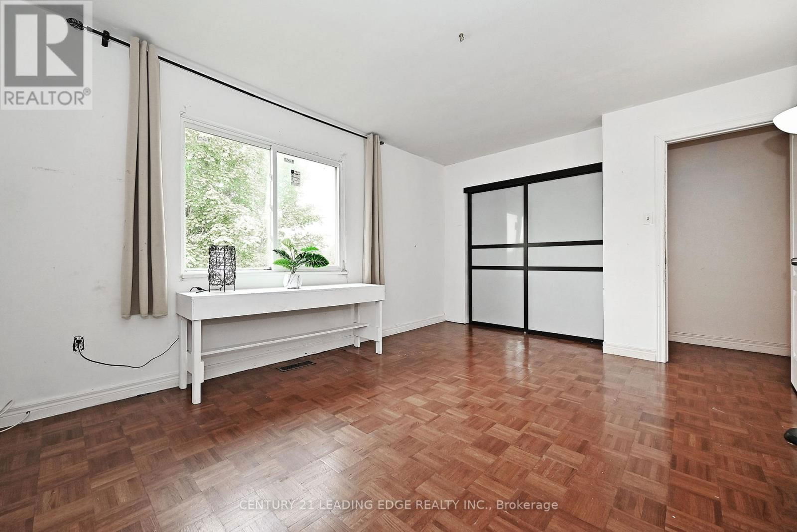 60 - 2016 MARTIN GROVE ROAD Image 25