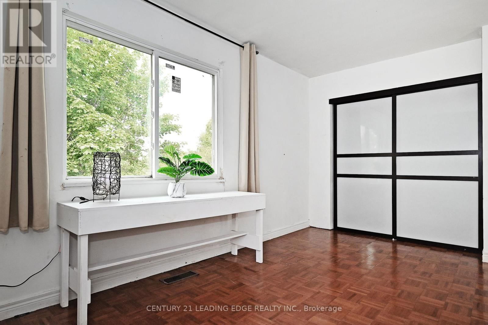 60 - 2016 MARTIN GROVE ROAD Image 26