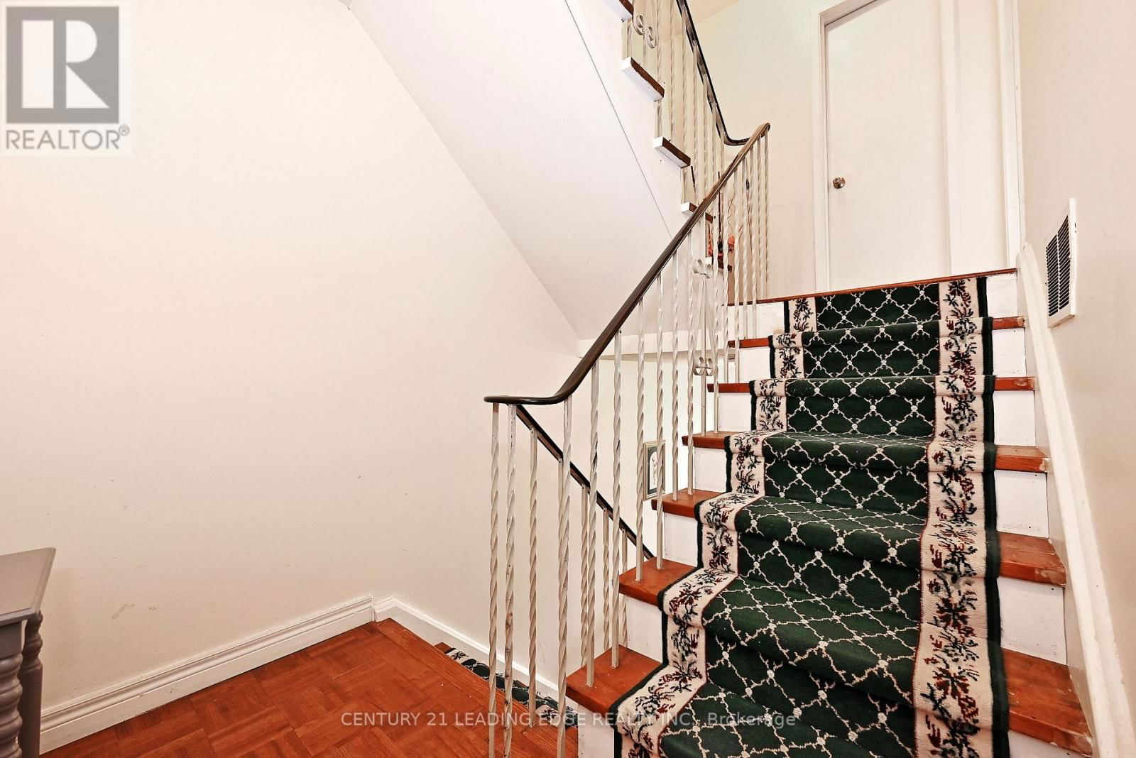 60 - 2016 MARTIN GROVE ROAD Image 28