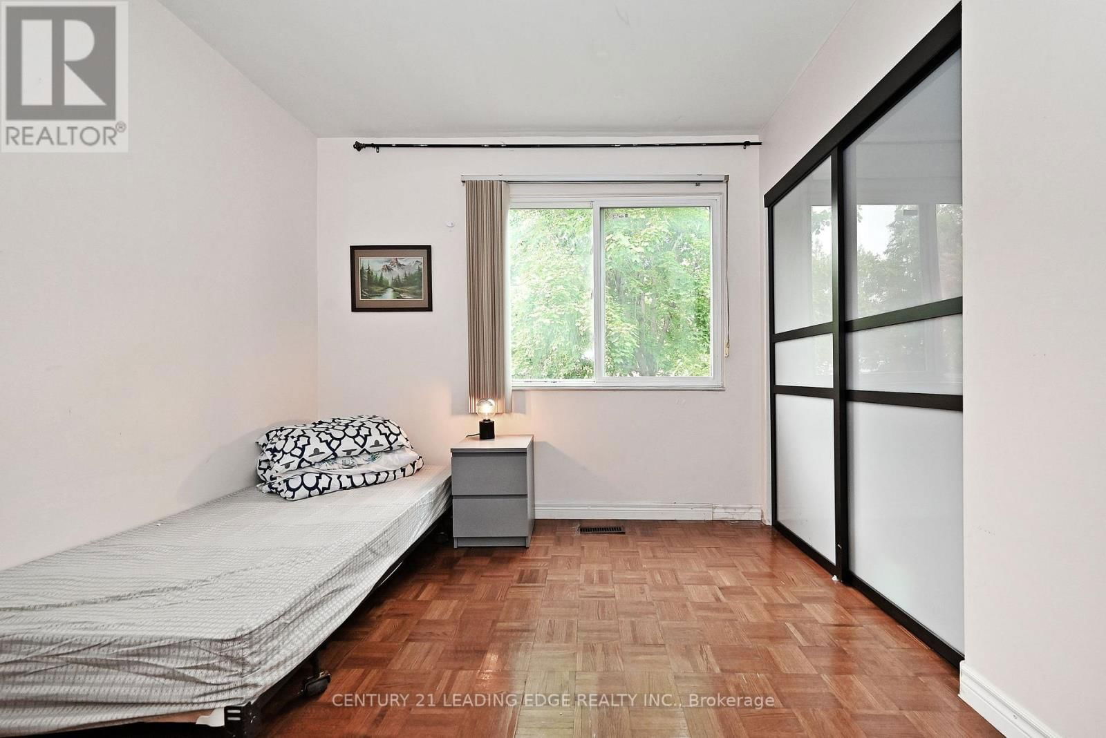 60 - 2016 MARTIN GROVE ROAD Image 29