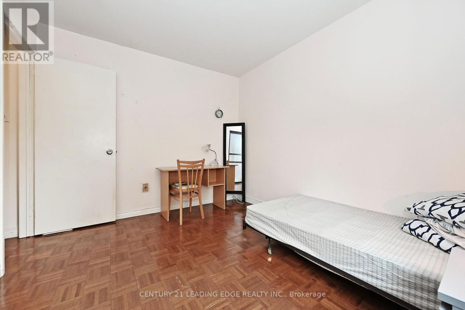 60 - 2016 MARTIN GROVE ROAD Image 32