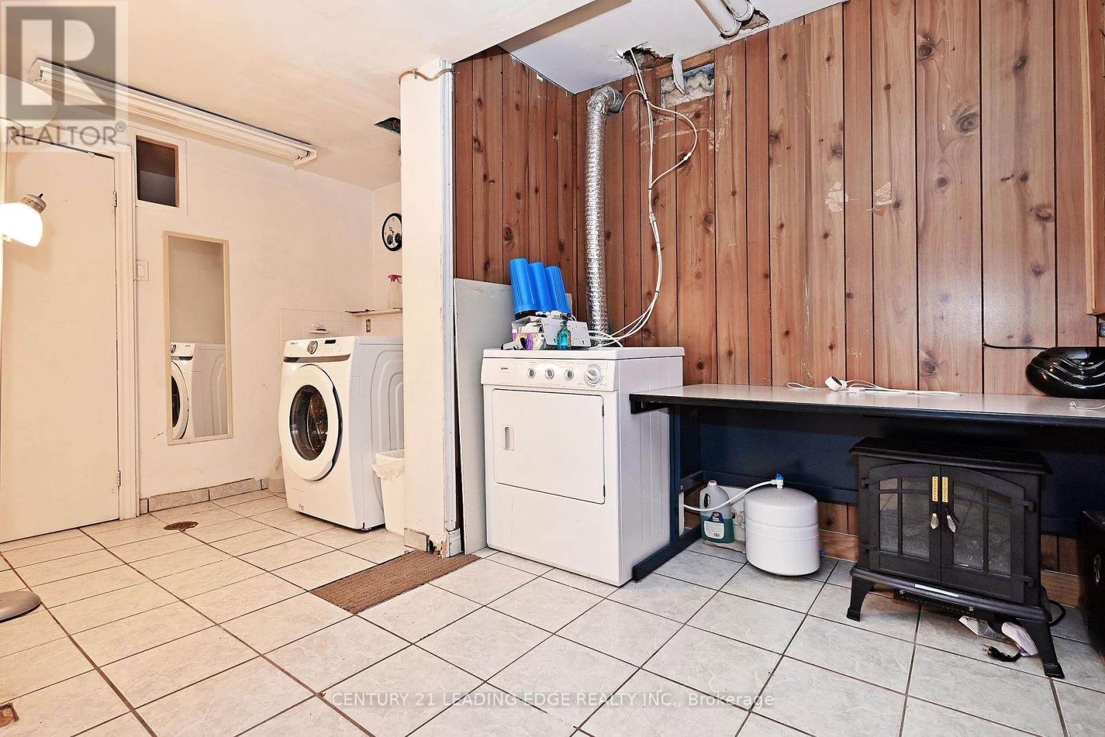 60 - 2016 MARTIN GROVE ROAD Image 36