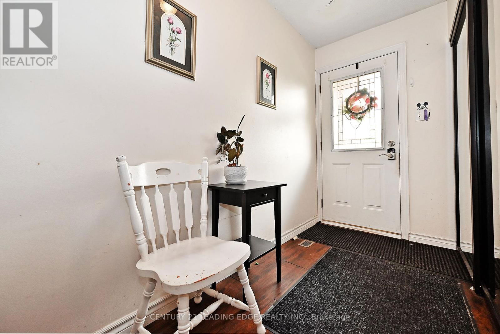 60 - 2016 MARTIN GROVE ROAD Image 4