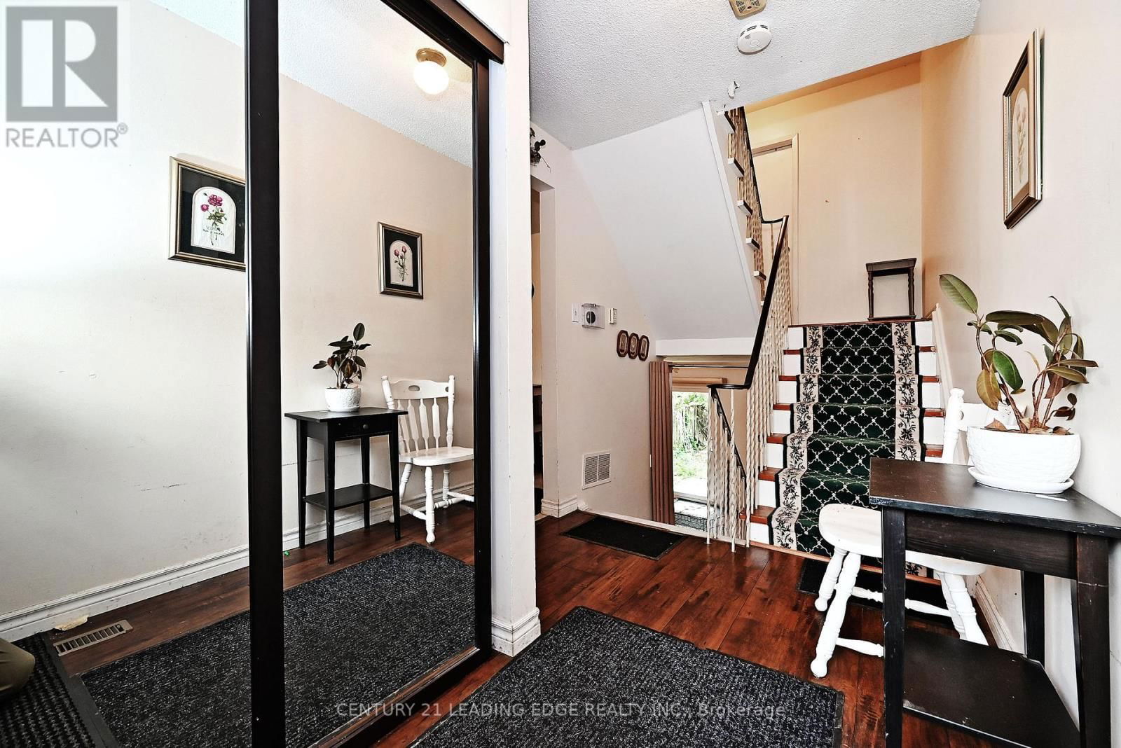 60 - 2016 MARTIN GROVE ROAD Image 5
